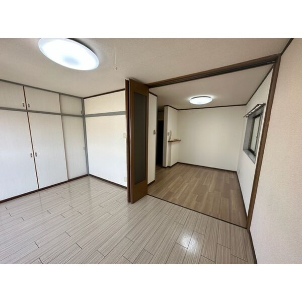 アーバンウェーブ岩成台の居間・リビング