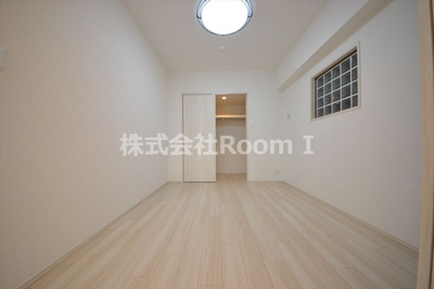 【寝室】 | プレジオ鎗屋町 | 開放的な寝室です