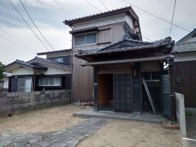 【外観】 | 3号外観写真です。オーナーチェンジ。貸家　敷地内に3棟あり　全てご入居中です