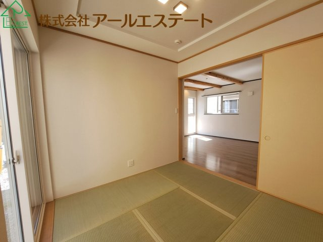 高砂市荒井町小松原3丁目　　山陽電鉄「荒井駅」徒歩13分の和室
