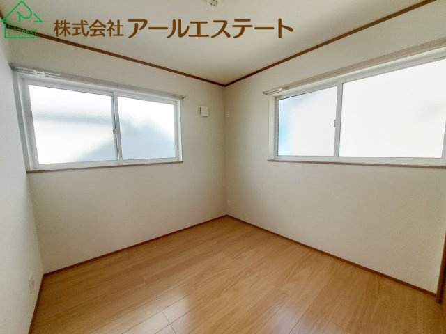 高砂市荒井町小松原3丁目　　山陽電鉄「荒井駅」徒歩13分の洋室