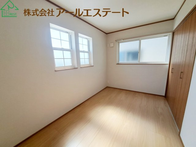 高砂市荒井町小松原3丁目　　山陽電鉄「荒井駅」徒歩13分の洋室