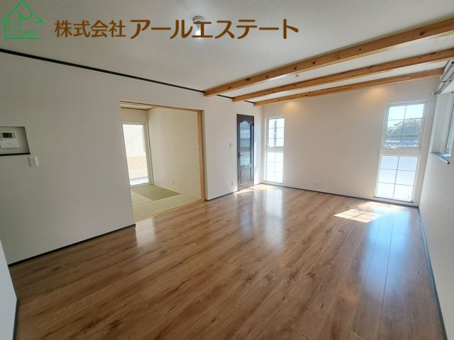 高砂市荒井町小松原3丁目　　山陽電鉄「荒井駅」徒歩13分の居間・リビング