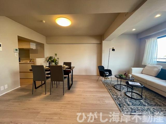 ライオンズマンション茅ヶ崎中央公園の居間・リビング|新規リフォーム完了！　16.7帖　LDK