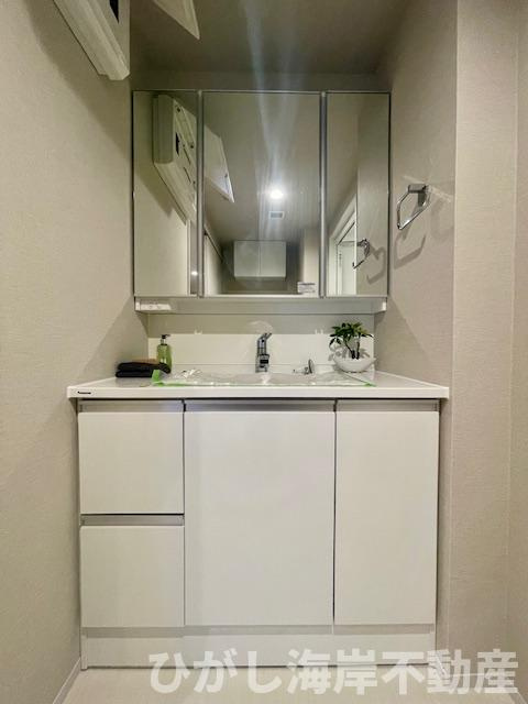 ライオンズマンション茅ヶ崎中央公園の独立洗面台|新規リフォーム完了！　三面鏡化粧台