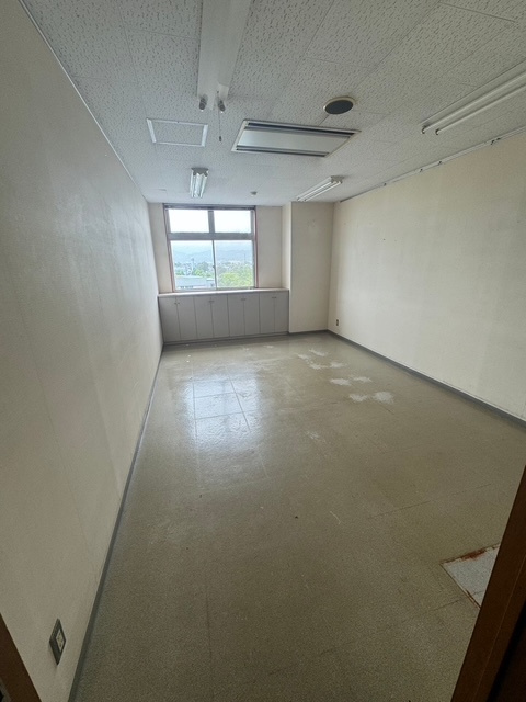 小田原市成田売ビル・売倉庫の内装|内装です