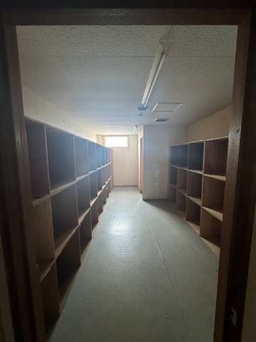 小田原市成田売ビル・売倉庫の内装|明るい室内です