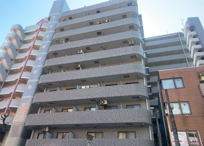 【バルコニー】 | ライオンズマンション相模原第７ | 一般的なバルコニーは、奥行1.5ｍ程ですが、ワイルドバルコニーは2ｍまで広がっています。そのため洗濯物の間隔をあけ干すことができ、乾きやすいというメリットや、ガーデニングが楽しめる等の特徴があります。