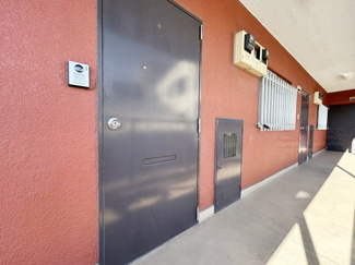 【その他共用部分】 | 皆様をお迎えする、お部屋の玄関ドア。開けやすさや開放角度、ドアノブの操作しやすさや鍵の形状などを、現地で一度ご確認ください。～即日のご見学可能～　お問合せはお気軽にどうぞ。