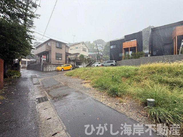 大磯町東小磯　新築戸建　全2棟の前面道路含む現地写真|現地外観