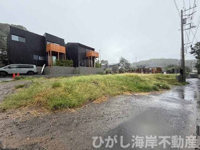 大磯町東小磯　新築戸建　全2棟の前面道路含む現地写真|現地外観