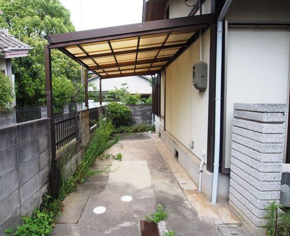 大久保町大窪戸建の駐車場