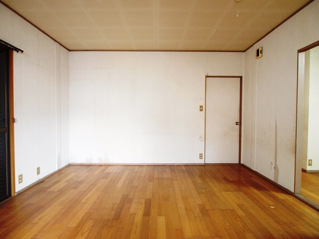 大久保町大窪戸建の居間・リビング