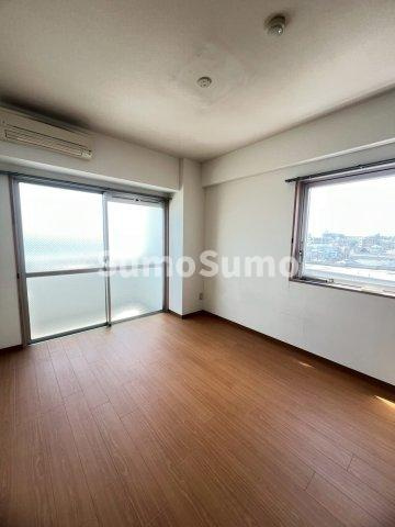 ダイドーメゾン岡本駅前の居間・リビング