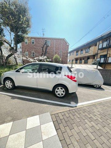 ダイドーメゾン岡本駅前の駐車場