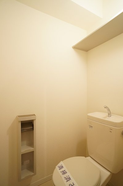 ヴィルドミールカメリアのトイレ|トイレ(上部棚有)、温水洗浄便座付☆