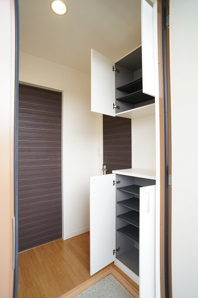 ヴィルドミールカメリアの玄関|玄関にはゆとりのシューズBOX♪