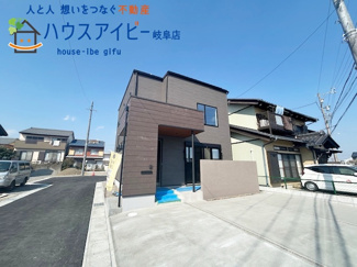 【外観】 | 岐阜市鏡島南！吹き抜け土間テラスのある新築戸建♪お車ラクラク並列3台可能！無垢フロアー！ | 岐阜市鏡島南！吹き抜け土間テラスのある新築戸建♪お車ラクラク並列3台可能！無垢フロアー！