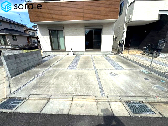 川越市的場　中古戸建の駐車場