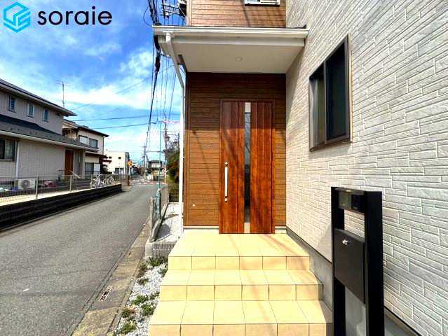 川越市的場　中古戸建の玄関