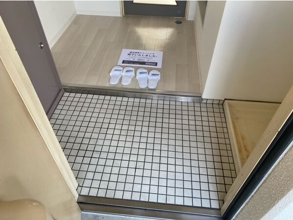 アークファーストの玄関
