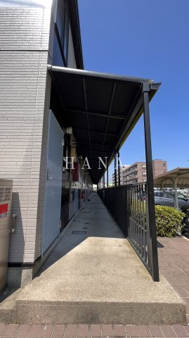 レオパレスシャルマンのエントランス