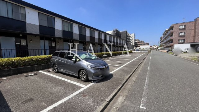 レオパレスシャルマンの駐車場