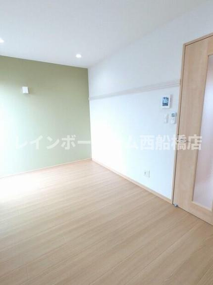 市川市本行徳のアパートの居間・リビング