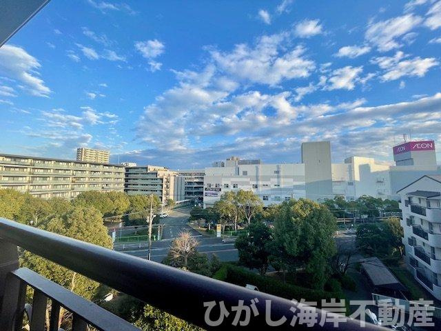 パークタウン茅ヶ崎５号棟の展望|南側バルコニーからの眺望です。大型商業施設も物件から歩いていける目と鼻の間の距離で生活に便利です。