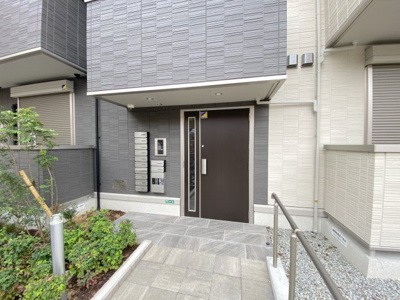 【エントランス】 | RIHITO堺東 | ゆとりのあるエントランスです