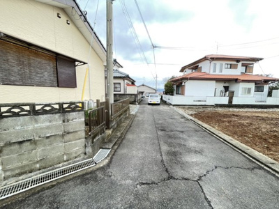 【前面道路含む現地写真】 | 建築条件なし　三城町売地　B号地