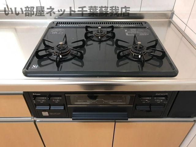 ユニヴァリィ　ミラドールＡのキッチン|コンパクトなキッチンで掃除もラクラク