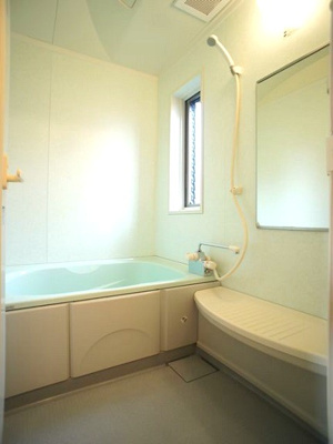 【浴室】 | プロバンスM村井 | 換気できる窓付きです♪