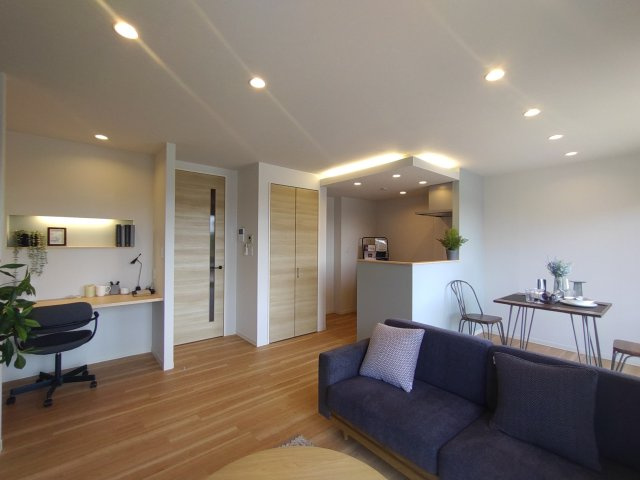 コーポ鈴弐番館の居間・リビング|モデルルームのため、家具家電はつきません。