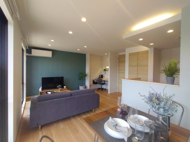 コーポ鈴弐番館の居間・リビング|モデルルームのため、家具家電はつきません。