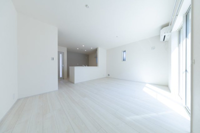 【居間・リビング】 | 鈴鹿市長太新町4丁目《4号棟》 | LDK