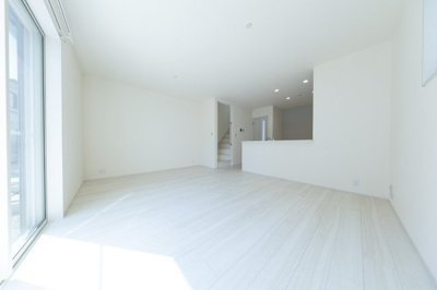 【居間・リビング】 | 鈴鹿市長太新町4丁目《4号棟》 | LDK