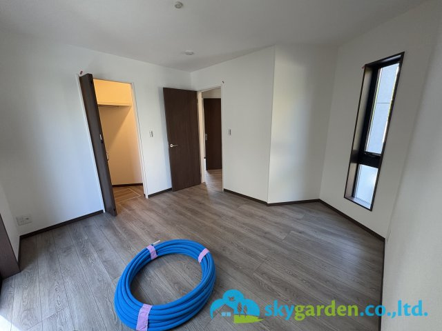 鎌倉市七里ガ浜２丁目２期　新築戸建　全1棟1号棟の寝室|落ち着いた色調の寝室です