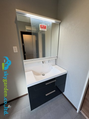 鎌倉市七里ガ浜２丁目２期　新築戸建　全1棟1号棟の独立洗面台|独立洗面台、朝の身支度には欠かせません