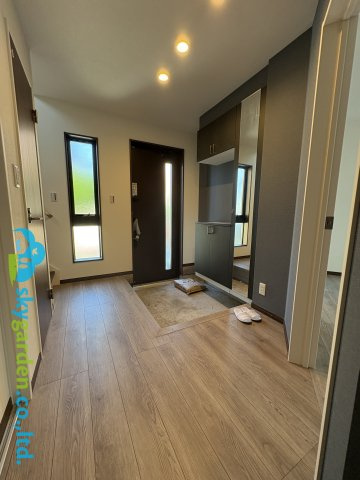 鎌倉市七里ガ浜２丁目２期　新築戸建　全1棟1号棟の玄関|落ち着いた玄関です