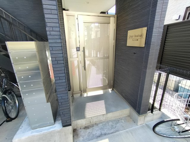グレイス岩槻のエントランス|毎日通るエントランスはこのようになっています