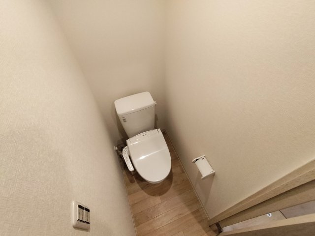 グレイス岩槻のトイレ|落ち着いた色調のトイレです