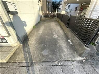 鳥栖貸事務所の駐車場