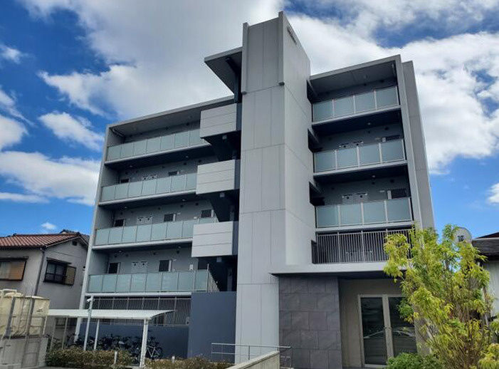 クローバー英賀保駅前の外観