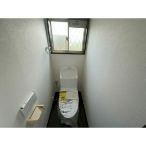 江南市般若町東山の一戸建てのトイレ