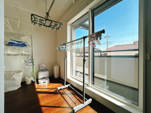 熊谷市拾六間　築浅物件のランドリースペース|日当たり良好の3.5帖ランドリースペース
WICと直結してます