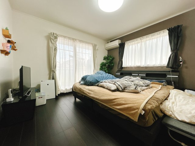 熊谷市拾六間　築浅物件の寝室|8帖主寝室
主寝室〜WIC〜ランドリールームの動線確保