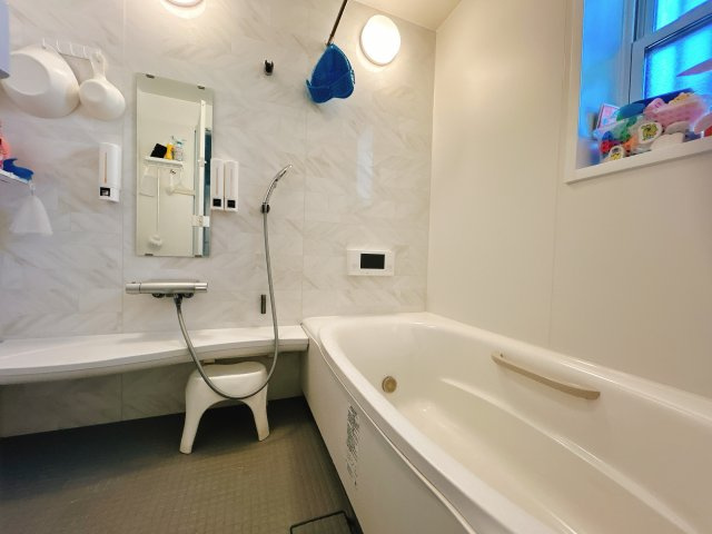 熊谷市拾六間　築浅物件の浴室|1.25坪タイプの広々浴室
浴室TV完備