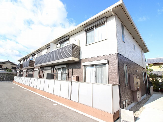 ハープアベニュー鶏冠井の外観|西向日駅徒歩5分。閑静な住宅街に建つオートロック付軽量鉄骨造