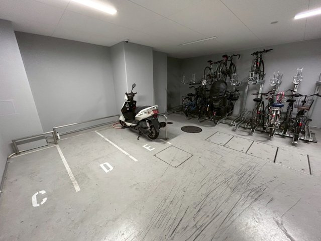 プレサンス阿波座駅前の駐車場